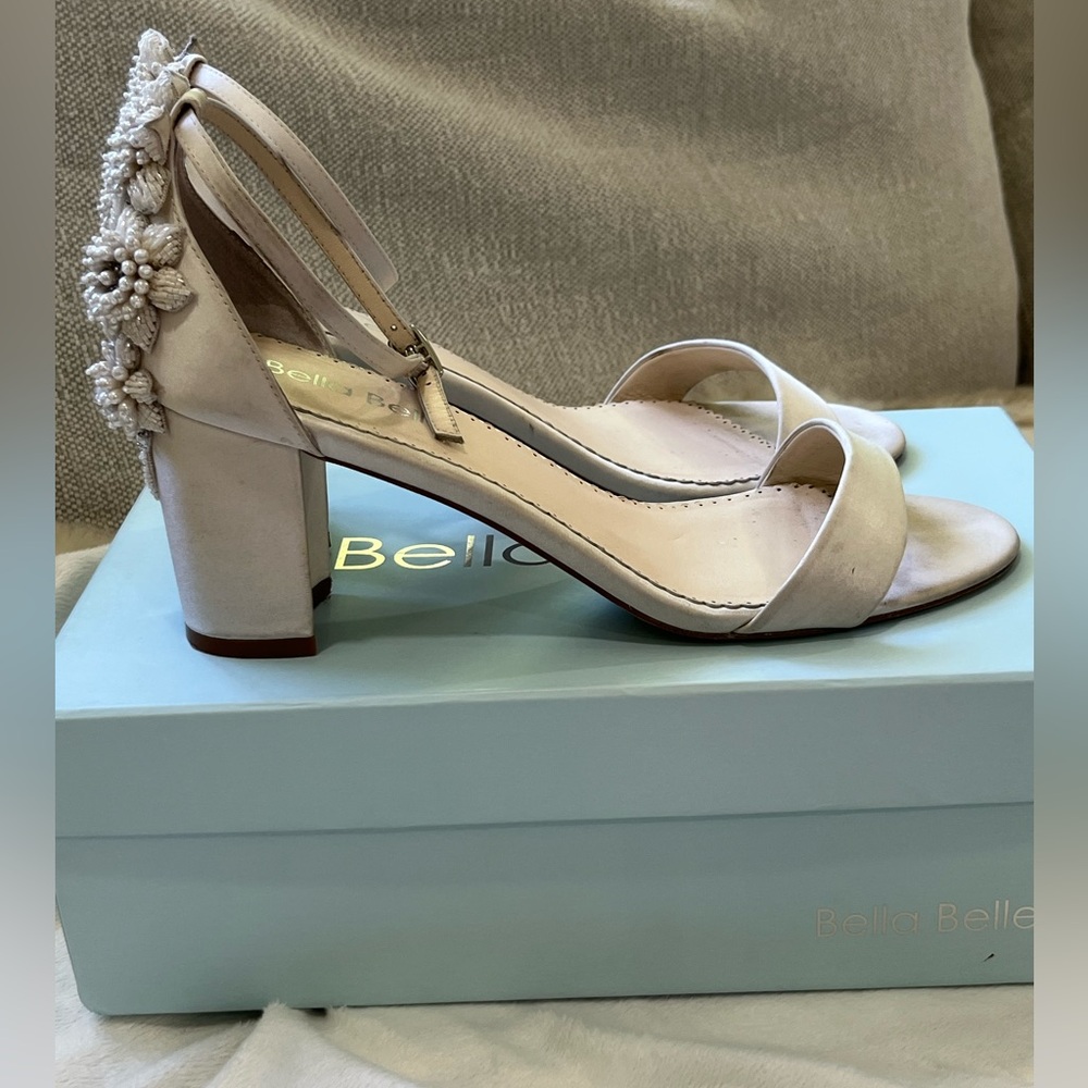 Bella Belle - “Fabiola” in Ivory Silk size 9.5